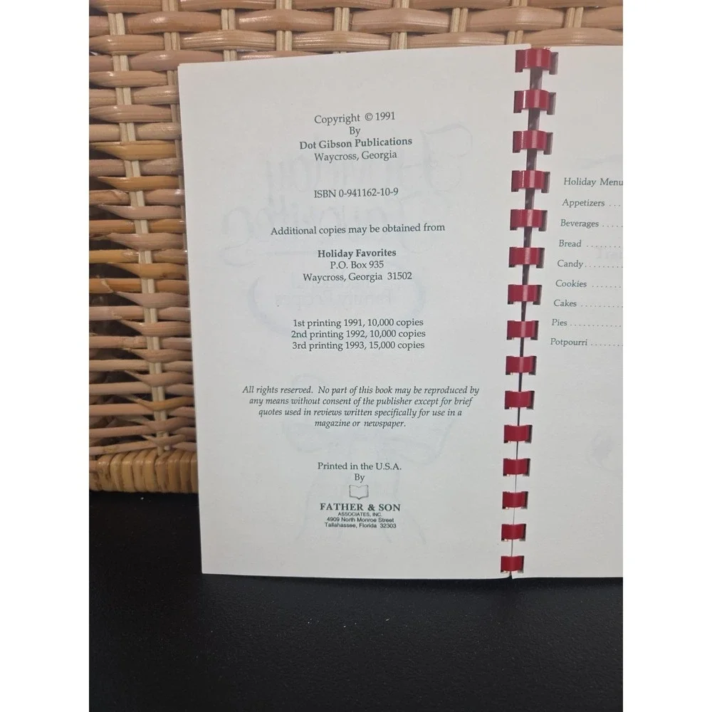 Holiday Favorites: Traditional Family Recipes by Dot Gibson (1993, Spiral Bound)